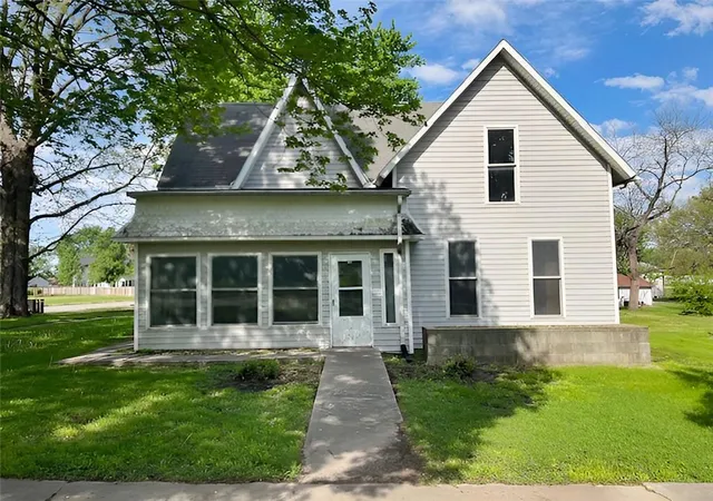 Homes for sale in Hopkins, MO | 208 S 3rd St, Hopkins, MO 64461 | MLS# 2627755