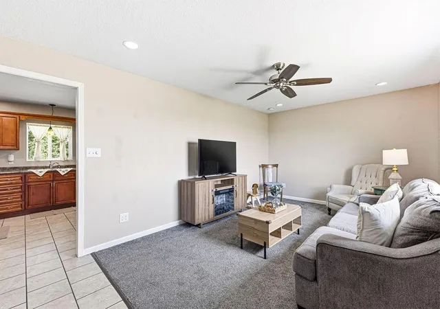 4th image of 24635 Icon Rd, Maryville, MO 64468 | MLS# 2627756