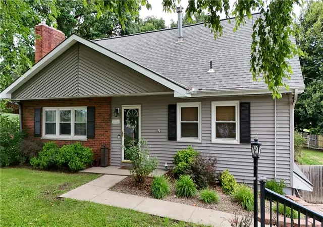 Homes for sale in Saint Joseph, MO | 2320 N 33rd Street Ter, Saint Joseph, MO 64506 | MLS# 2627757