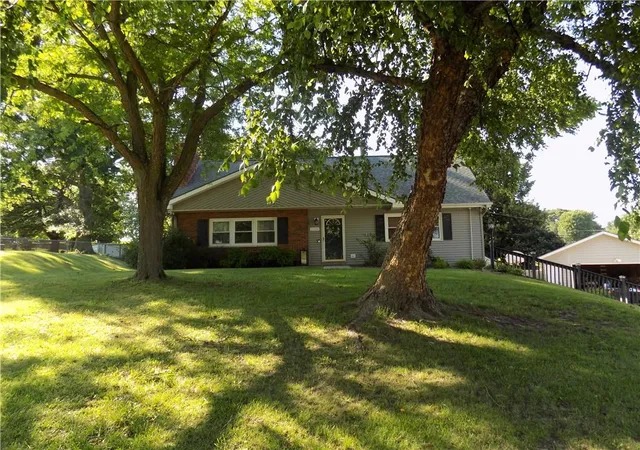 Homes for sale in Saint Joseph, MO | 2320 N 33Rd Street Ter, Saint Joseph, MO 64506 | MLS# 2627757