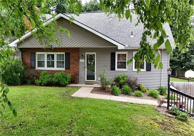 Homes for sale in Saint Joseph, MO | 2320 N 33Rd Street Ter, Saint Joseph, MO 64506 | MLS# 2627757