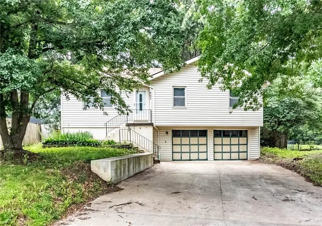 1st image of 807 Britany Dr, Warrensburg, MO 64093 | MLS# 2627767