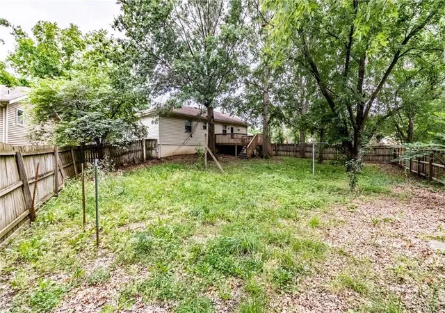 4th image of 807 Britany Dr, Warrensburg, MO 64093 | MLS# 2627767