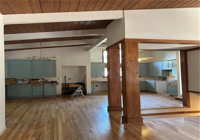 Photo 4 of Sale Pending at 1100 W 88th Street, Kansas City, MO 64114 | MLS# 2627772 | Listing updated on 2026-08-06