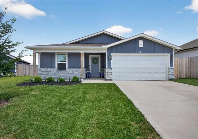 Homes for sale in Gardner, KS | 661 N Pear St, Gardner, KS 66030 | MLS# 2627775