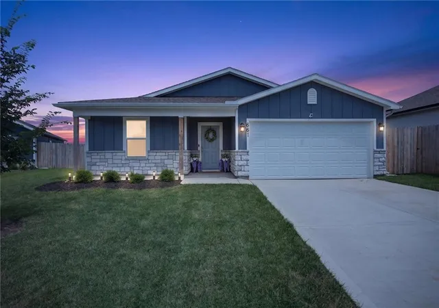 Homes for sale in Gardner, KS | 661 N Pear St, Gardner, KS 66030 | MLS# 2627775
