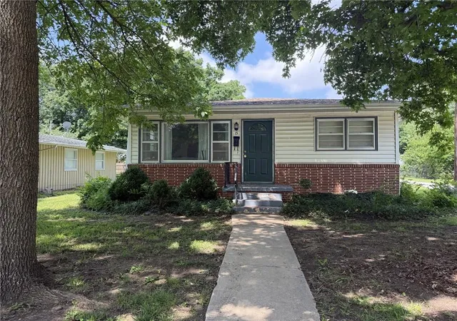 Homes for sale in Chanute, KS | 15 S Rutter Ave, Chanute, KS 66720 | MLS# 2627777