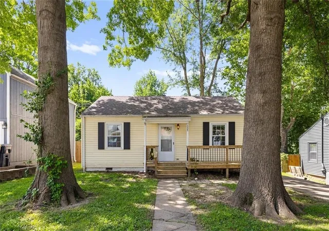 Homes for sale in Kansas City, MO | 1225 43rd St, Kansas City, MO 64116 | MLS# 2627784