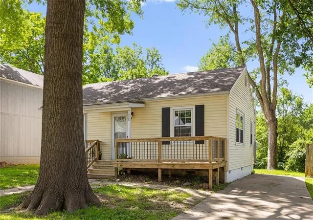 Homes for sale in Kansas City, MO | 1225 43rd St, Kansas City, MO 64116 | MLS# 2627784