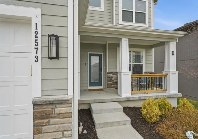Homes for sale in Olathe, KS | 12573 S Sunray Dr, Olathe, KS 66061 | MLS# 2627790