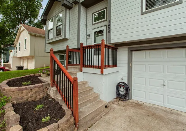 4th image of 1604 S Concord Ct, Independence, MO 64058 | MLS# 2627797