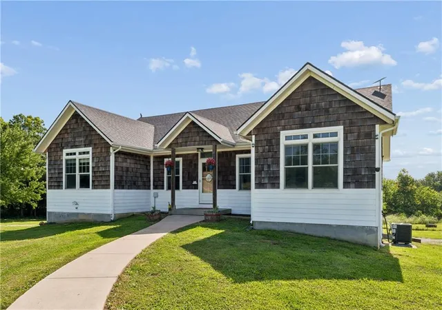 Homes for sale in Centerview, MO | 657 Sw 701 Rd, Centerview, MO 64019 | MLS# 2627809