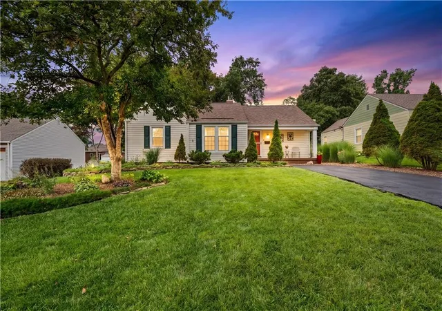 Homes for sale in Overland Park, KS | 5824 Floyd St, Overland Park, KS 66202 | MLS# 2627812