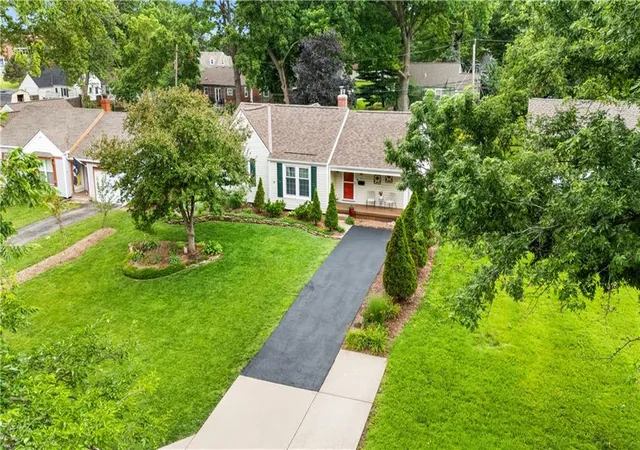 Homes for sale in Overland Park, KS | 5824 Floyd St, Overland Park, KS 66202 | MLS# 2627812