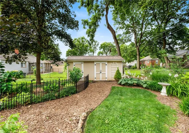 Homes for sale in Overland Park, KS | 5824 Floyd St, Overland Park, KS 66202 | MLS# 2627812