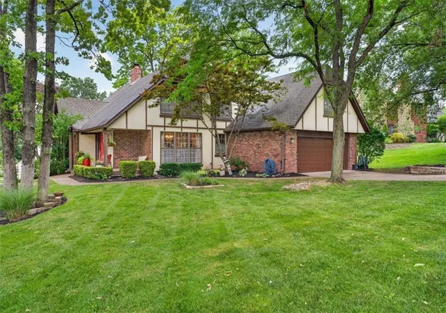 1st image of 11009 Delmar St, Leawood, KS 66211 | MLS# 2627818