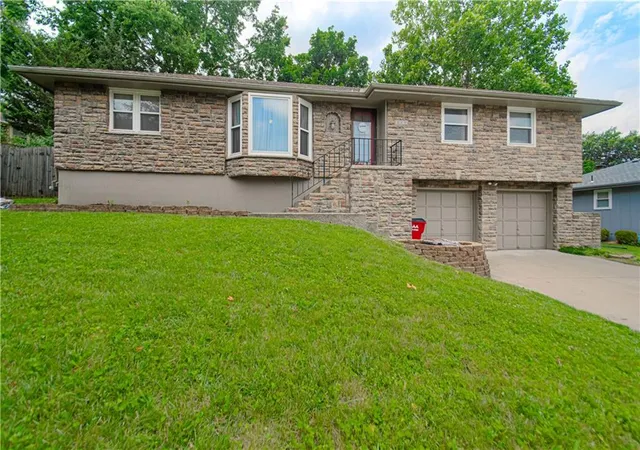 Photo 1 of Single family home for sale at 3008 S Cochise Dr, Independence, MO 64057 | MLS# 2627825 | Listing updated on 2026-09-12