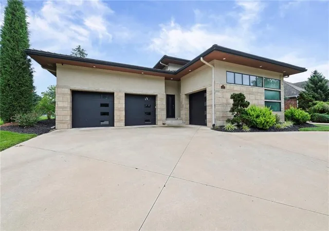 2nd image of 6537 Ridge Rd, Kansas City, MO 64152 | MLS# 2627827