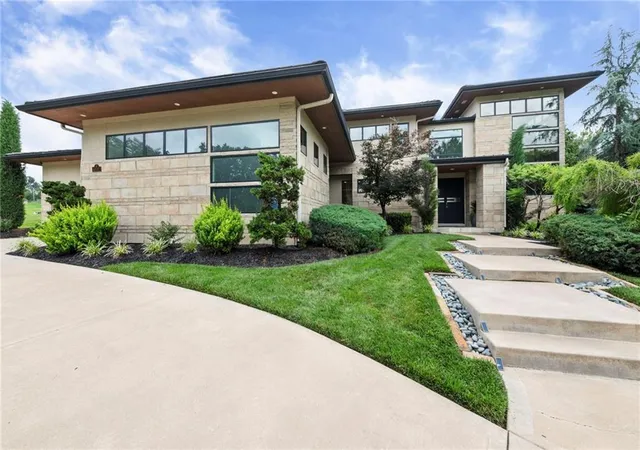 3rd image of 6537 Ridge Rd, Kansas City, MO 64152 | MLS# 2627827