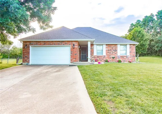 Homes for sale in Warrensburg, MO | 508 Creach Dr, Warrensburg, MO 64093 | MLS# 2627832