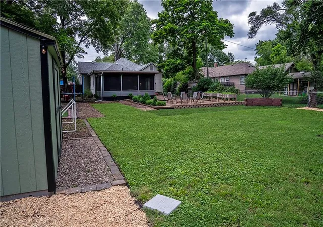Homes for sale in Lawrence, KS | 1832 New Hampshire St, Lawrence, KS 66044 | MLS# 2627838