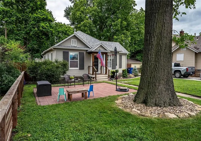 Homes for sale in Lawrence, KS | 1832 New Hampshire St, Lawrence, KS 66044 | MLS# 2627838