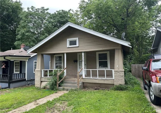 Homes for sale in Kansas City, MO | 5708 Park Ave, Kansas City, MO 64130 | MLS# 2627839