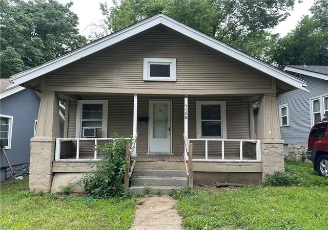 Homes for sale in Kansas City, MO | 5708 Park Ave, Kansas City, MO 64130 | MLS# 2627839