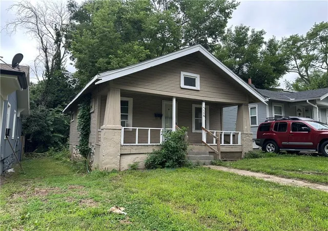 Homes for sale in Kansas City, MO | 5708 Park Ave, Kansas City, MO 64130 | MLS# 2627839