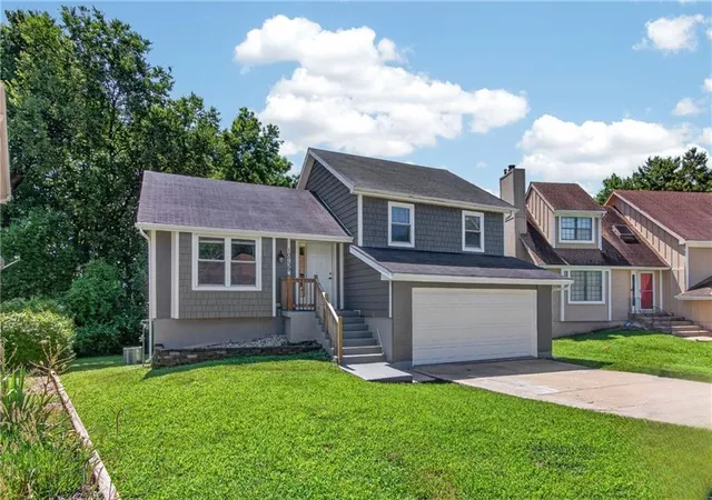 Homes for sale in Kansas City, MO | 10739 Stark Ave, Kansas City, MO 64134 | MLS# 2627845