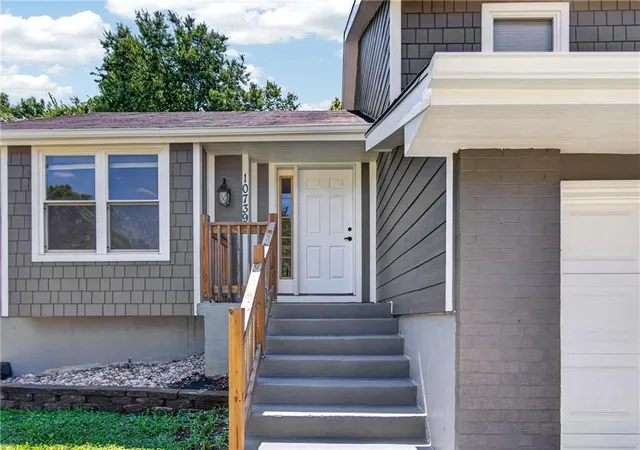 Homes for sale in Kansas City, MO | 10739 Stark Ave, Kansas City, MO 64134 | MLS# 2627845