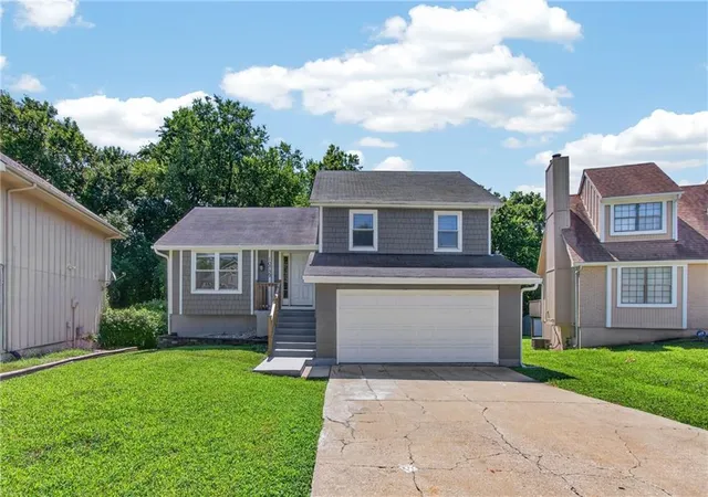 Homes for sale in Kansas City, MO | 10739 Stark Ave, Kansas City, MO 64134 | MLS# 2627845
