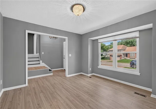 Homes for sale in Kansas City, MO | 10739 Stark Ave, Kansas City, MO 64134 | MLS# 2627845