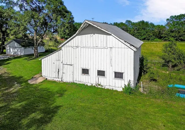 Homes for sale in Eudora, KS | 1945 N 900th Rd, Eudora, KS 66025 | MLS# 2627851