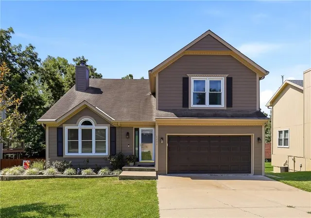 Homes for sale in Kansas City, MO | 1111 Nw 72nd St, Kansas City, MO 64118 | MLS# 2627855