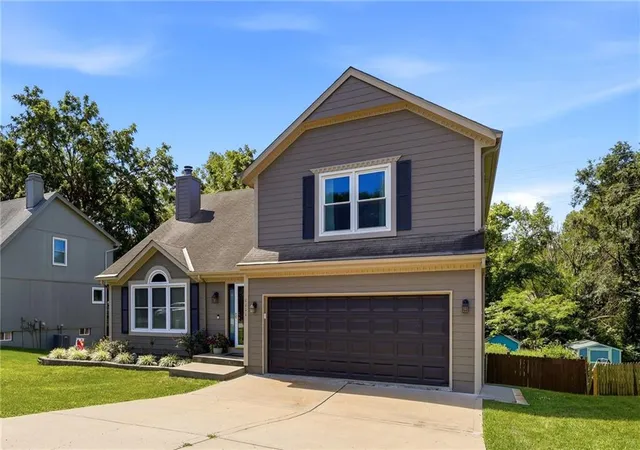 Homes for sale in Kansas City, MO | 1111 Nw 72nd St, Kansas City, MO 64118 | MLS# 2627855