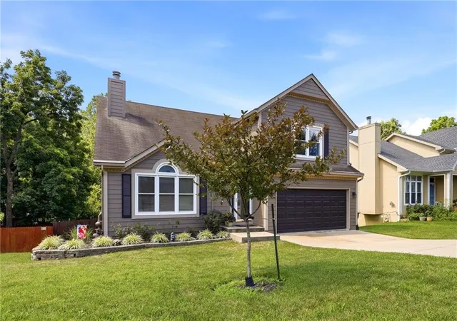 Homes for sale in Kansas City, MO | 1111 Nw 72Nd St, Kansas City, MO 64118 | MLS# 2627855