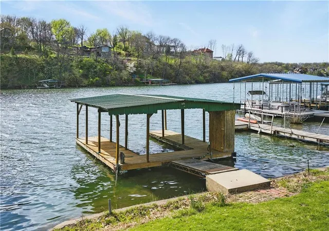 2nd image of 13 P Lake Shore Dr, Lees Summit, MO 64086 | MLS# 2627872