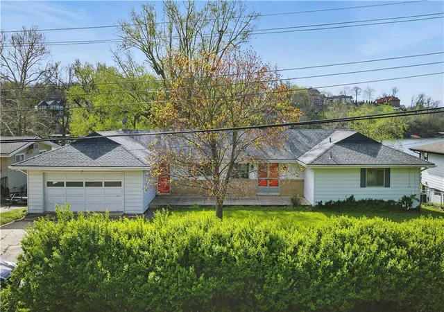 Photo 3 of Single family home for sale at 13 P Lake Shore Dr, Lees Summit, MO 64086 | MLS# 2627872 | Listing updated on 2026-06-25