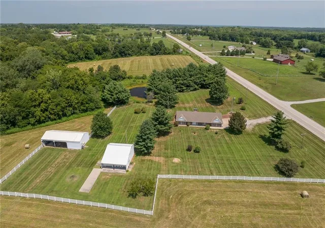 Photo 2 of Single family home for sale at 4902 S 33 Highway, Maysville, MO 64469 | MLS# 2627874 | Listing updated on 2026-08-31