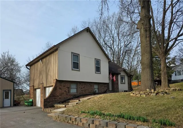 Homes for sale in Country Club, MO | 1818 Hilltop Dr, Country Club, MO 64505 | MLS# 2627879