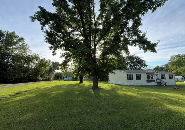 Photo 3 of Single family home for sale at 322 Highland St, Hale, MO 64643 | MLS# 2627880 | Listing updated on 2026-07-16