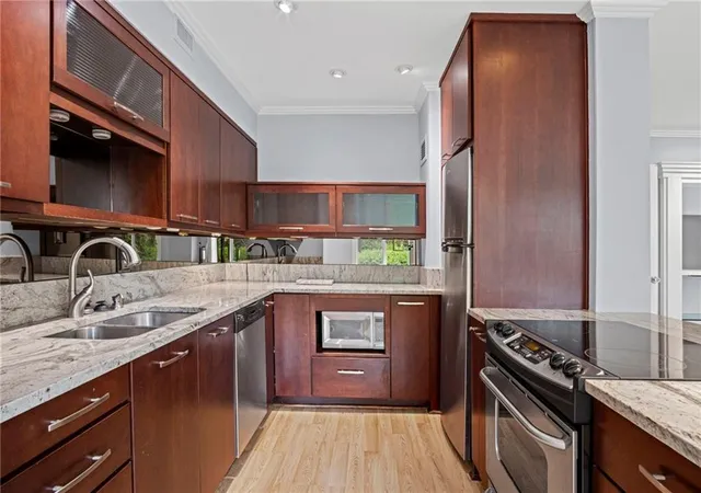 Homes for sale in Kansas City, MO | 4550 Warwick Blvd #208, Kansas City, MO 64111 | MLS# 2627881