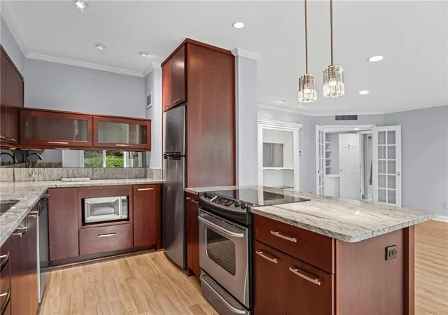 Homes for sale in Kansas City, MO | 4550 Warwick Blvd #208, Kansas City, MO 64111 | MLS# 2627881