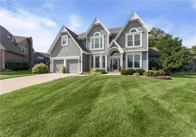 2nd image of 13001 Hemlock St, Overland Park, KS 66213 | MLS# 2627887