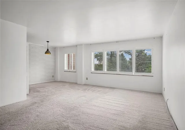 Homes for sale in Kansas City, MO | 4550 Warwick Blvd #409, Kansas City, MO 64111 | MLS# 2627889