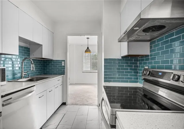 Homes for sale in Kansas City, MO | 4550 Warwick Blvd #409, Kansas City, MO 64111 | MLS# 2627889