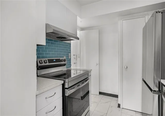 Homes for sale in Kansas City, MO | 4550 Warwick Blvd #409, Kansas City, MO 64111 | MLS# 2627889