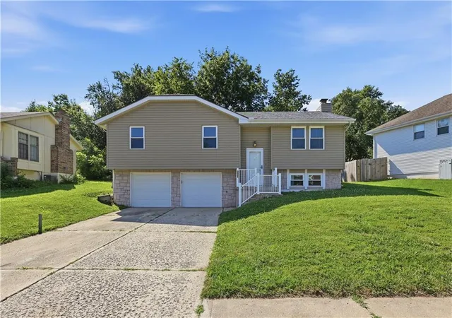 Single Family Residence at 325 Brownfield Dr, Lees Summit, MO 64063 | MLS# 2627890 | | Sold on 2026-07-24