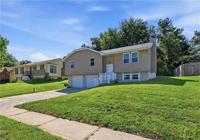 Photo 1 of Single Family Residence at 325 Brownfield Dr, Lees Summit, MO 64063 | MLS# 2627890 | | Sold on 2026-07-24